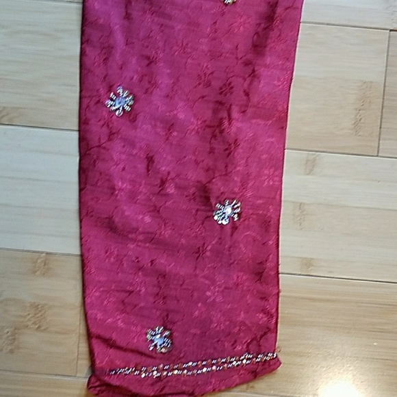 Red Indian wear - Picture 6 of 8